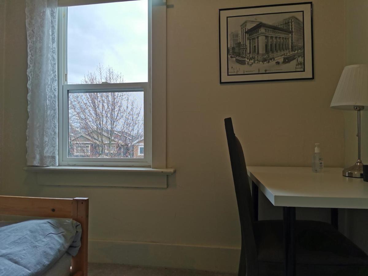 John'S House In Vancouver West Экстерьер фото