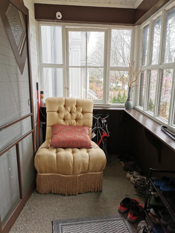 John'S House In Vancouver West Экстерьер фото