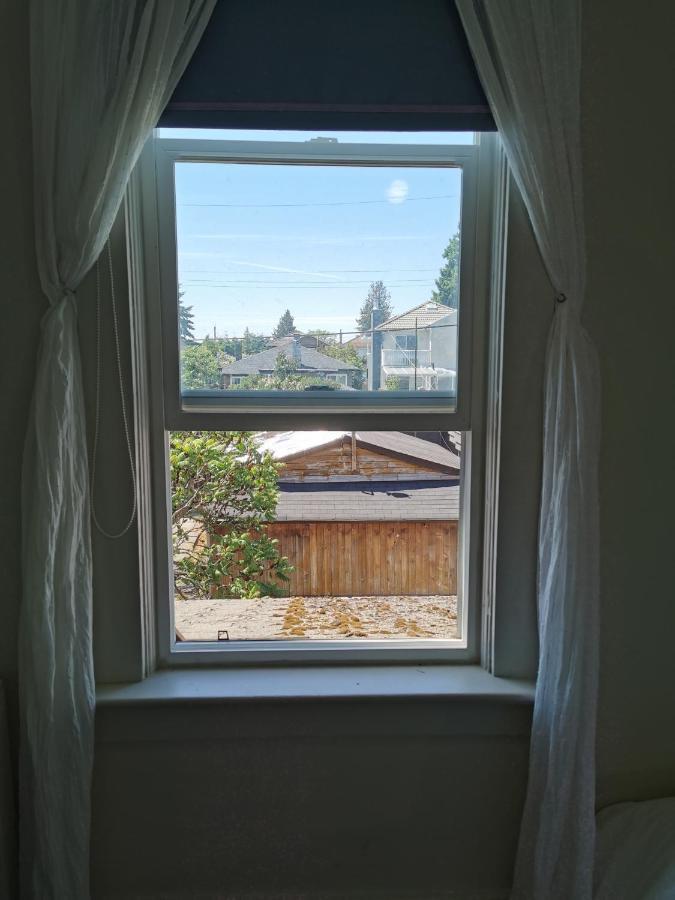 John'S House In Vancouver West Экстерьер фото